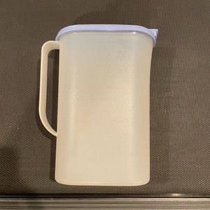 Tupperware small pitcher blue lid